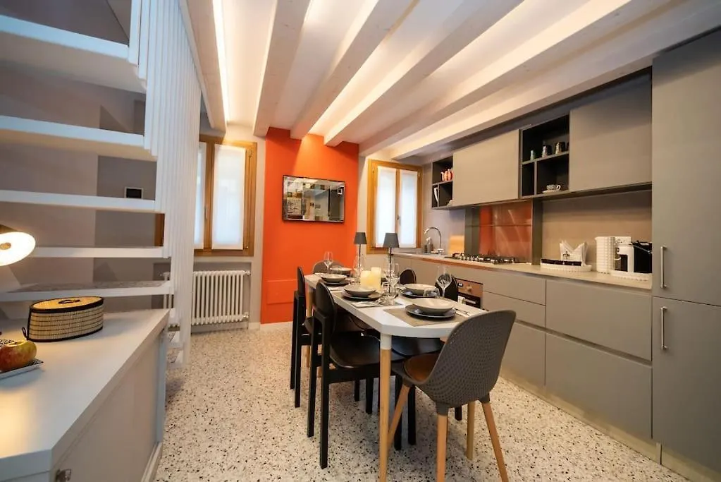Casa Del Carro 2 Grand Terrace Apartment Venice